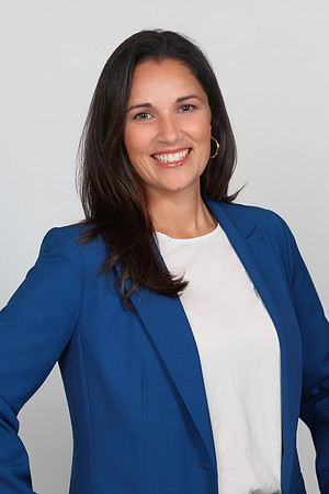 FCS Jen Bradley Headshot-3