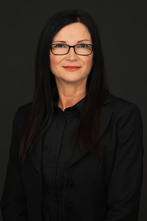 Angela Reimer Headshot-4