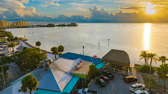 Sams Beach Bar Evening-90