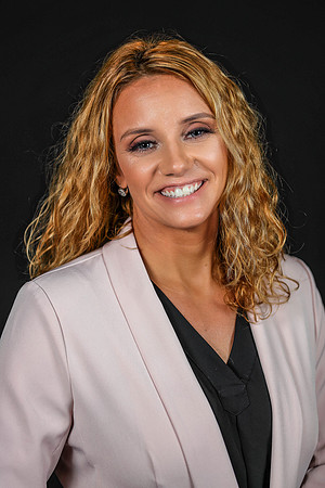 Kellie Headshots-9