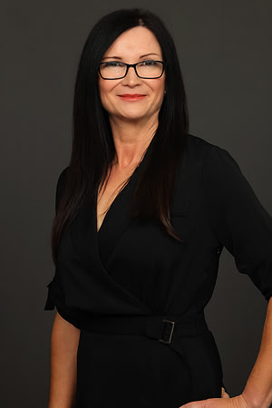 Angela Reimer Headshot-16