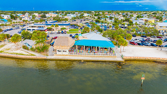 Sams Beach Bar Evening-8