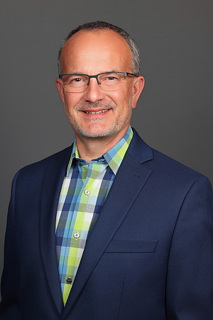 Steven Parks Professional Headshot-2