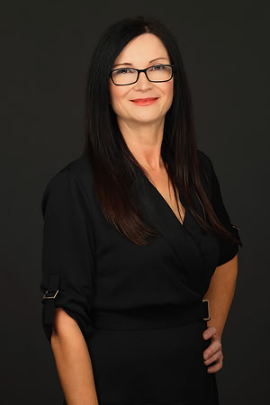 Angela Reimer Headshot-8