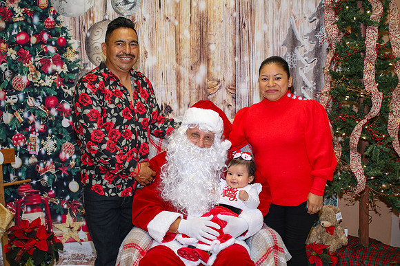 Mickey Keenan Pictures with Santa 2024-78