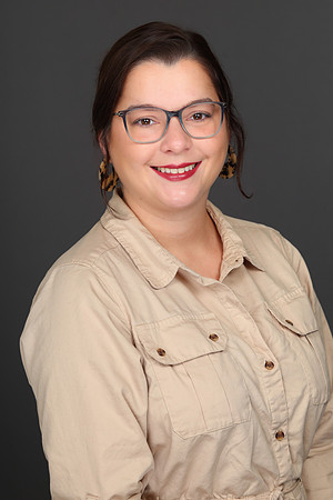 48 Emilee Hollingsworth Headshot-1