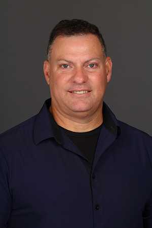 16 Enrique Fernandez Headshot-2