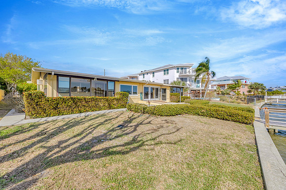 Lynnette 141 140th Ave Exterior-4