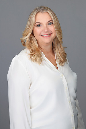 Kelly Hendry Headshots-7