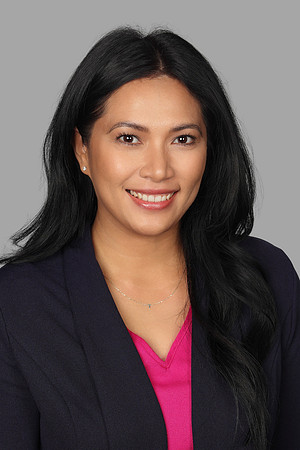 Michelle Tabb Hilton Headshot Gray