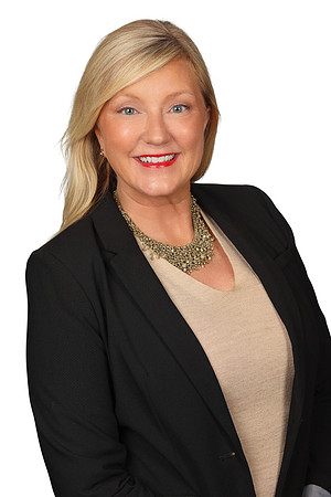 Erin Randall 2 Hilton Headshot White