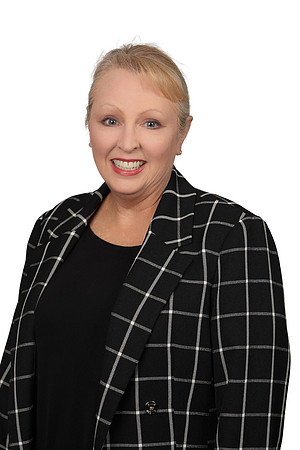 Melissa Hilton Headshot White