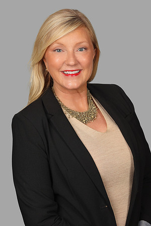 Erin Randall 2 Hilton Headshot Gray
