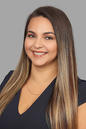 Alicia Hilton Headshot Gray