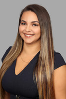 Alicia 2 Hilton Headshot Gray