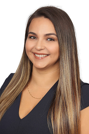 Alicia Hilton Headshot No BG