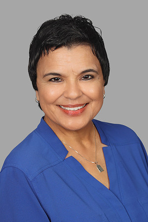 Elia Hilton Headshot Gray