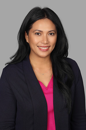 Michelle Tabb 2 Hilton Headshot Gray
