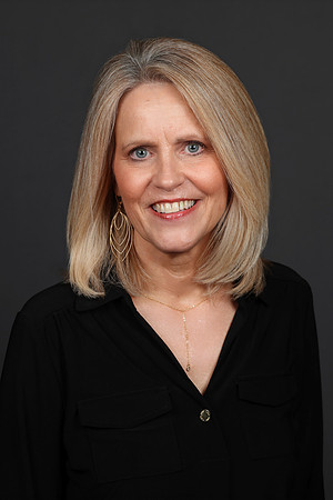 Amy Rath Headshot-1