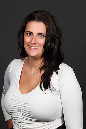 Ariana Horton Headshot-1