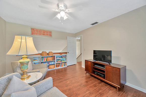 Lisa 12410 N Oakleaf Ave. -22