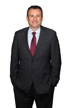 Dr. Lucio Gordan 4 No BG