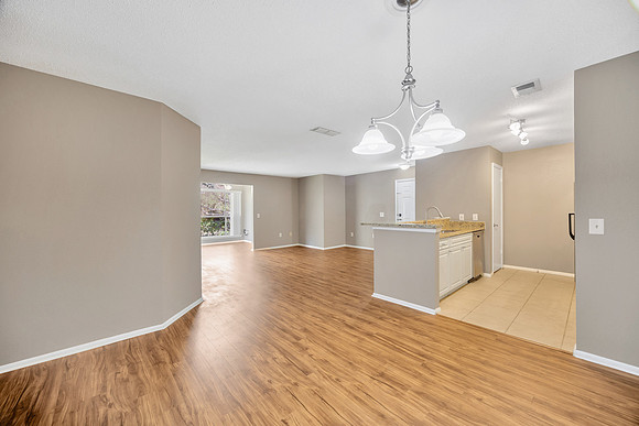 Michelle 9481 Highland Oak Dr. #606-15