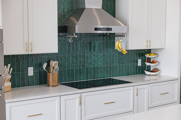 UR Cabinets CFL Eden Roc Cir Details-5