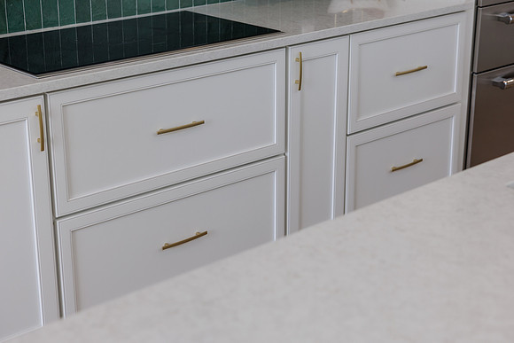 UR Cabinets CFL Eden Roc Cir Details-9