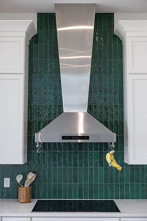UR Cabinets CFL Eden Roc Cir Details-7
