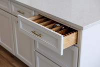 UR Cabinets CFL Eden Roc Cir Details-13