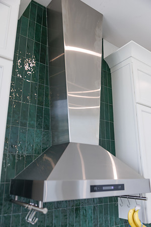 UR Cabinets CFL Eden Roc Cir Details-16