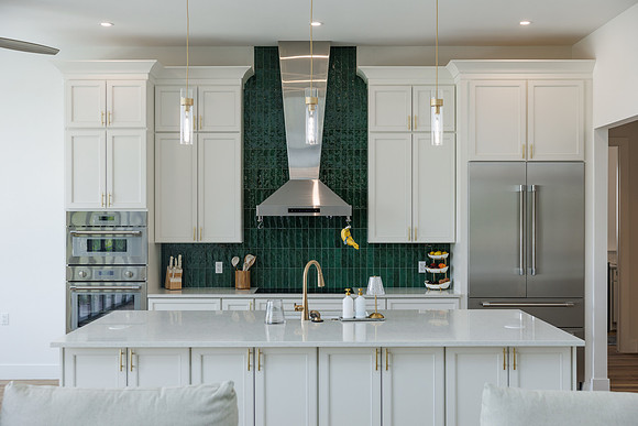 UR Cabinets CFL Eden Roc Cir Details-18