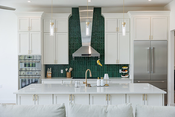 UR Cabinets CFL Eden Roc Cir Details-20