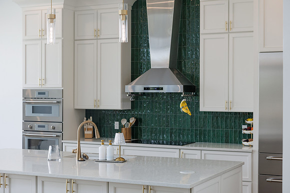 UR Cabinets CFL Eden Roc Cir Details-21