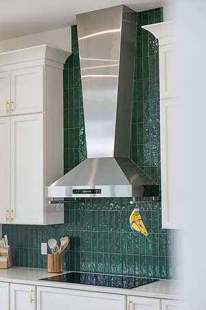 UR Cabinets CFL Eden Roc Cir Details-23