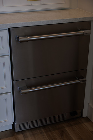 UR Cabinets CFL Eden Roc Cir Details-27