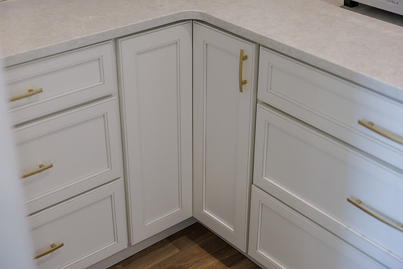 UR Cabinets CFL Eden Roc Cir Details-28