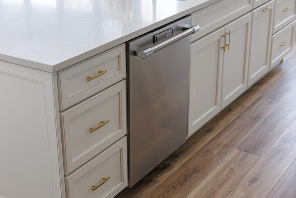 UR Cabinets CFL Eden Roc Cir Details-30