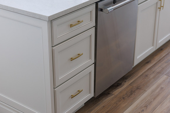 UR Cabinets CFL Eden Roc Cir Details-31