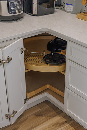UR Cabinets CFL Eden Roc Cir Details-29