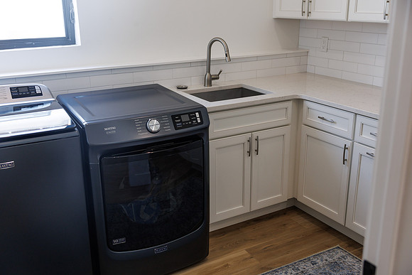 UR Cabinets CFL Eden Roc Cir Details-37
