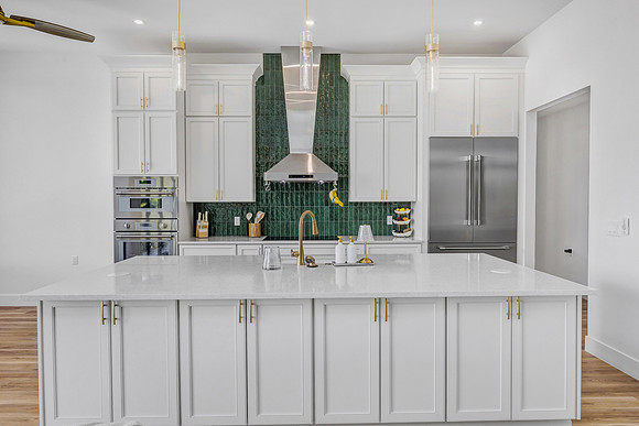 UR Cabinets CFL Eden Roc Cir-1