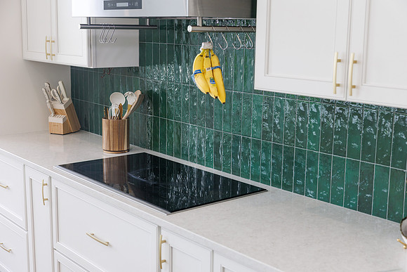 UR Cabinets CFL Eden Roc Cir Details-40
