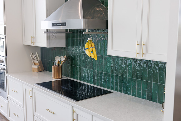 UR Cabinets CFL Eden Roc Cir Details-41