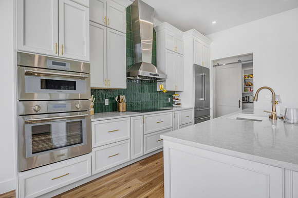 UR Cabinets CFL Eden Roc Cir-6