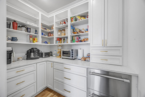 UR Cabinets CFL Eden Roc Cir-10