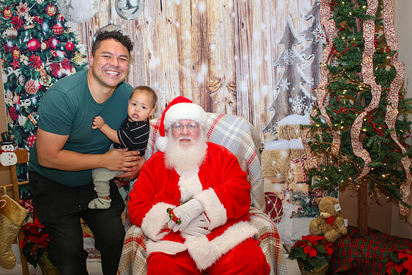 Mickey Keenan Pictures with Santa 2024-19