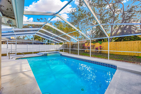 Lynn Davis 2409 Arborwood Dr.-8