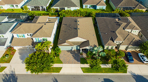 Linda Urban 16563 Courtyard Loop-3